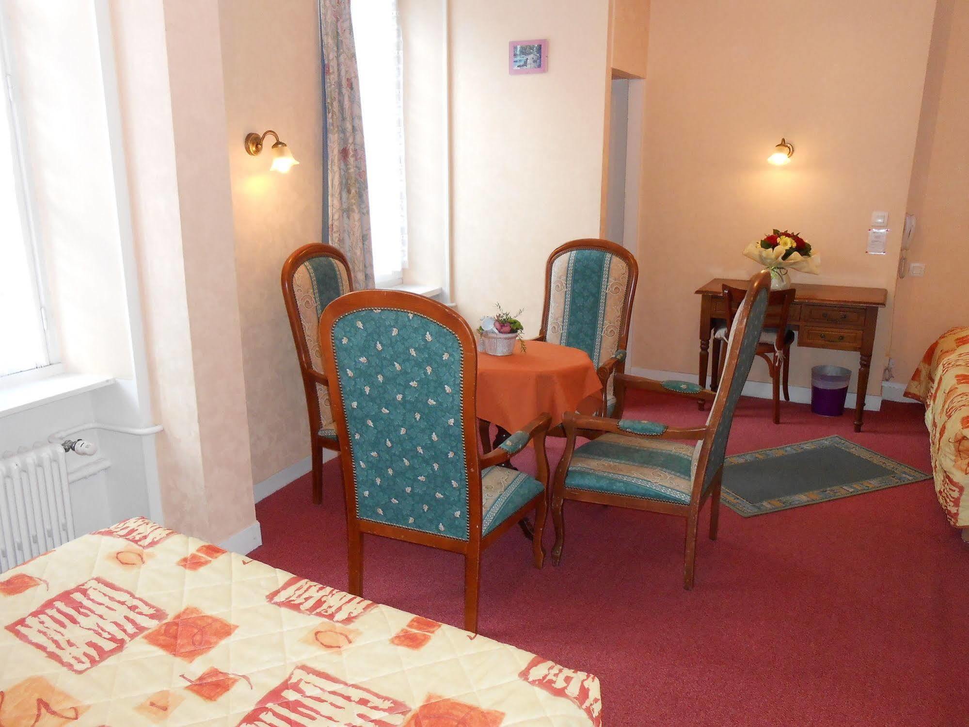 Hotel De La Gare 2*